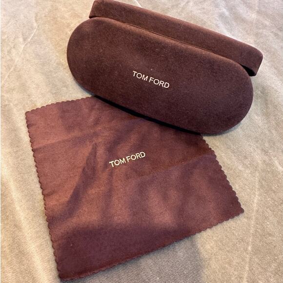 Tom Ford Dark Brown Suede Clamshell Sunglass Case with Cleaning Cloth. - Picture 4 of 4